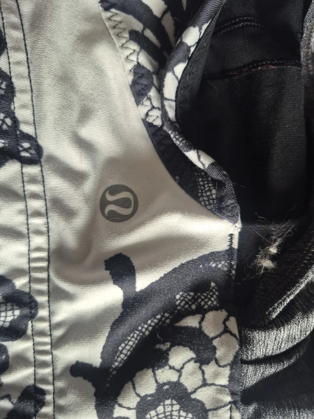 Lululemon Run Backnon Track Tank Lacefolage  Polar Cream Size 8 - Picture 6 of 7